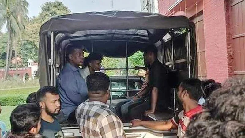 ঢাবিতে গণপিটুনিতে যুবককে হত্যা মামলায় ৩ শিক্ষার্থী গ্রেফতার